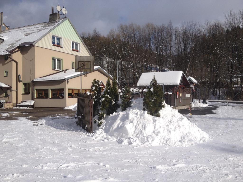 Penzion54 & Restaurace Ostrov  Extérieur photo